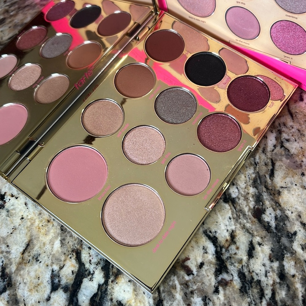 ⭐🦇Rare! Tarte Busy Gal Goals Eye & Cheek Palette - Picture 2 of 12